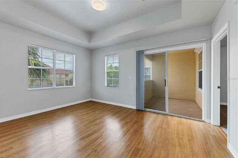 Building Photo - 1010 Villagio Cir