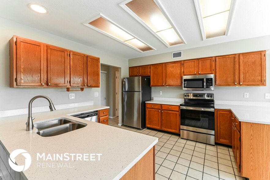 Building Photo - 17609 Brentwood Ct