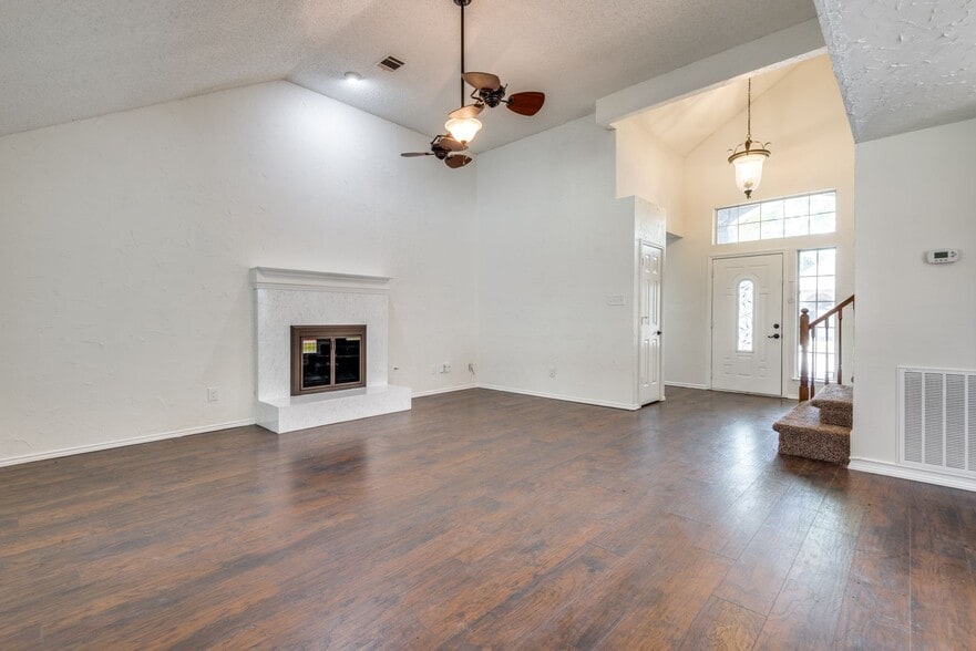 Building Photo - 1108 Bay Shore St