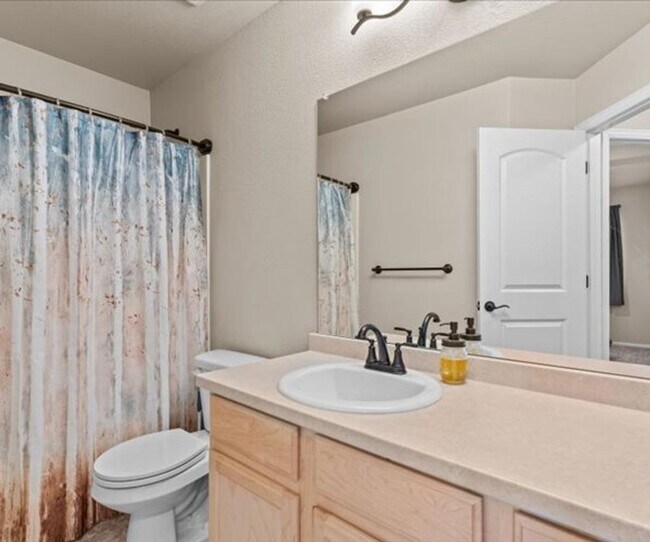 Building Photo - Modern 4-Bedroom Home in Desirable Promontory Neighborhood - Pet Friendly