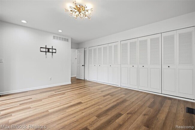 Building Photo - 7432 Azalea Ct