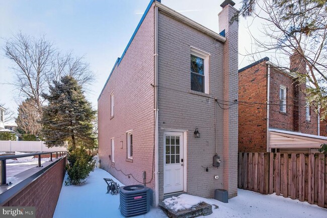 Building Photo - 124 Baggett Pl