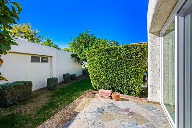 Building Photo - 6071 Hazeltine Plaza