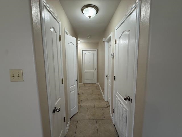 Building Photo - 2720 Camelot Dr