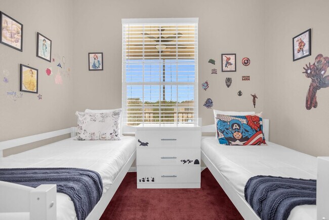 Building Photo - 2307 Silver Palm Dr