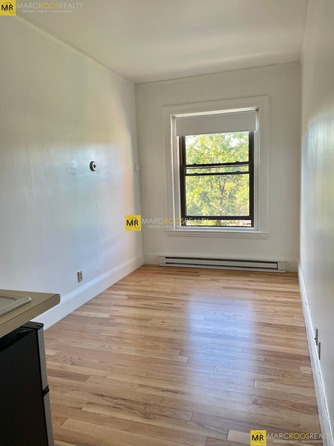 Building Photo - 1064 Beacon St