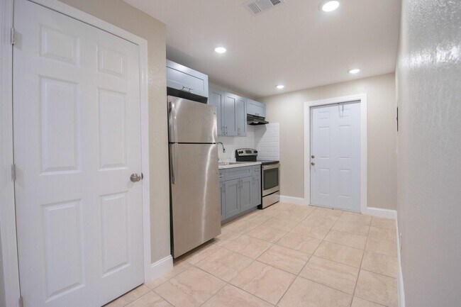 Building Photo - 508 N 23rd St
