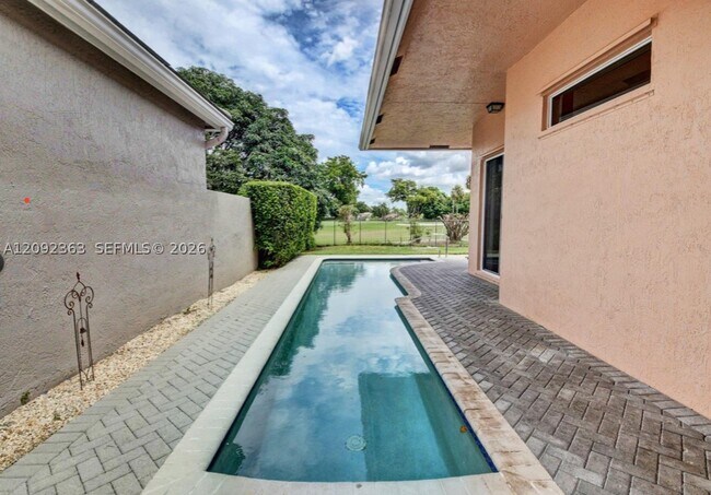 Building Photo - 8291 Hampton Wood Dr