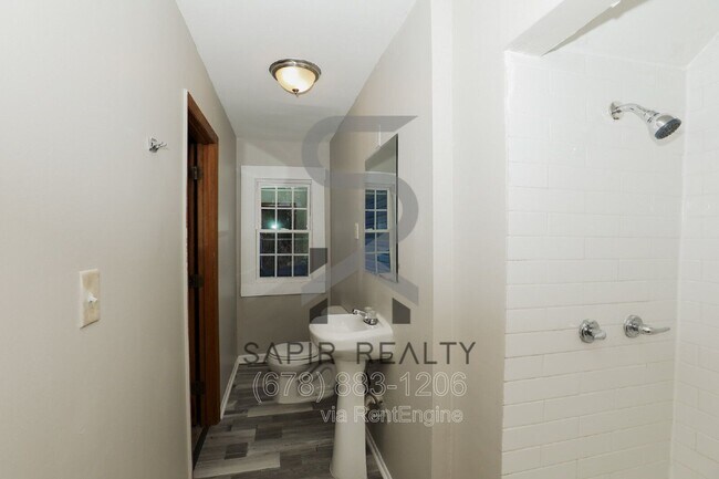Building Photo - 1441 Blvd Lorraine SW