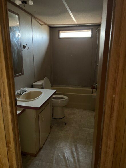 Building Photo - 317 Anne St