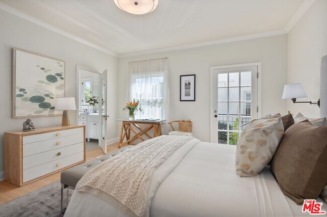 Building Photo - 802 Cochran Ave