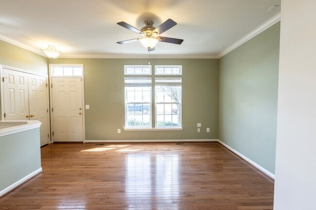 Building Photo - 2042 Lockwood Dr