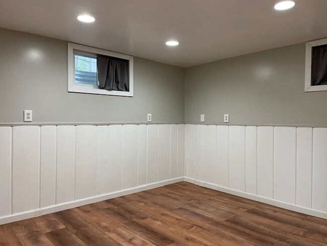 Building Photo - House For Lease
