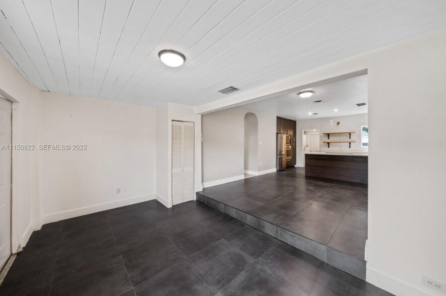 Building Photo - 546 NW 50th St