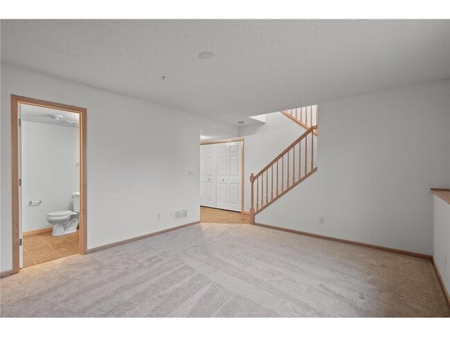 Building Photo - 9995 Wildflower Dr