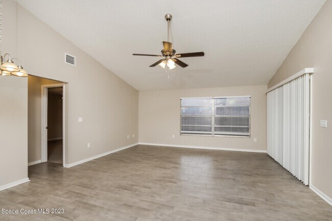 Building Photo - 865 Pine Wood Ave