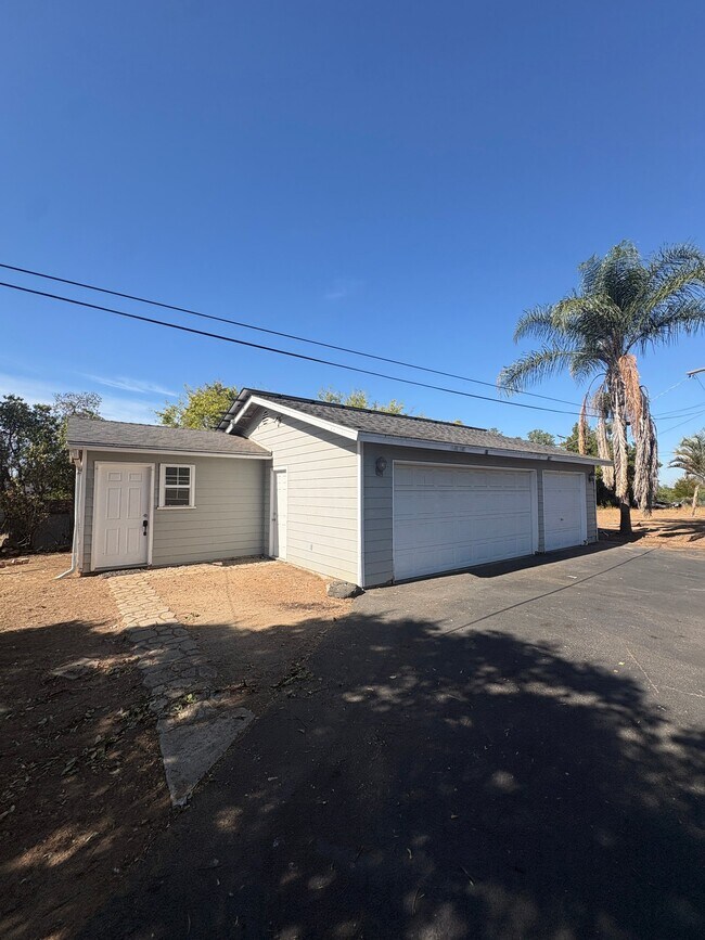 Building Photo - 232 Vista Del Indio
