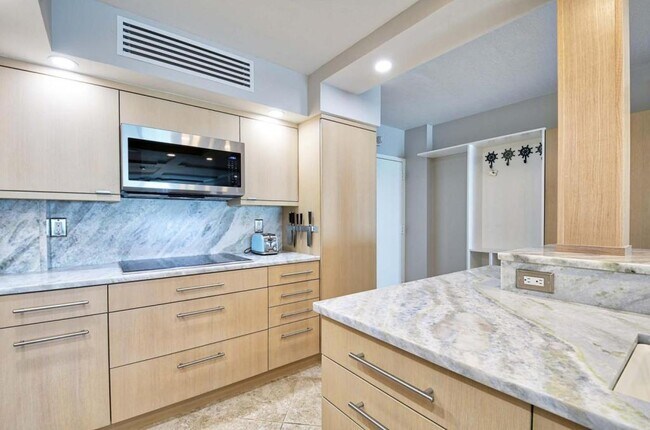 Building Photo - 1977 Gulf Shore Blvd N