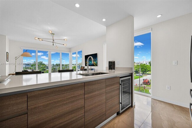 Building Photo - 1900 SE 2nd St