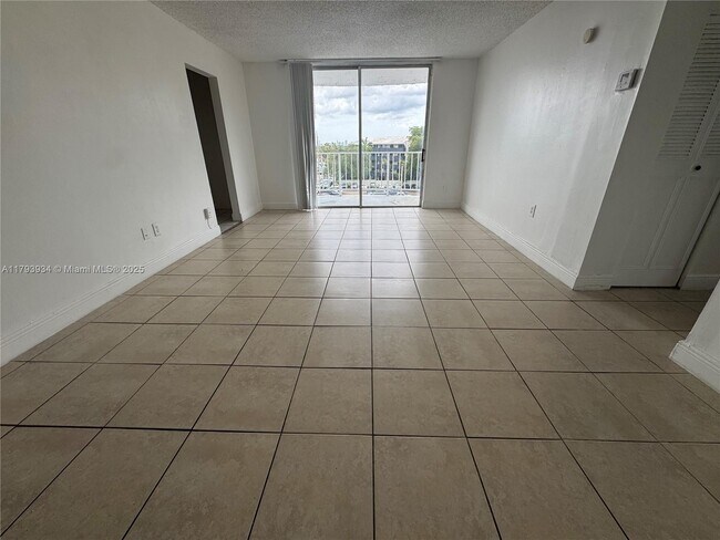 Building Photo - 488 NW 165th St
