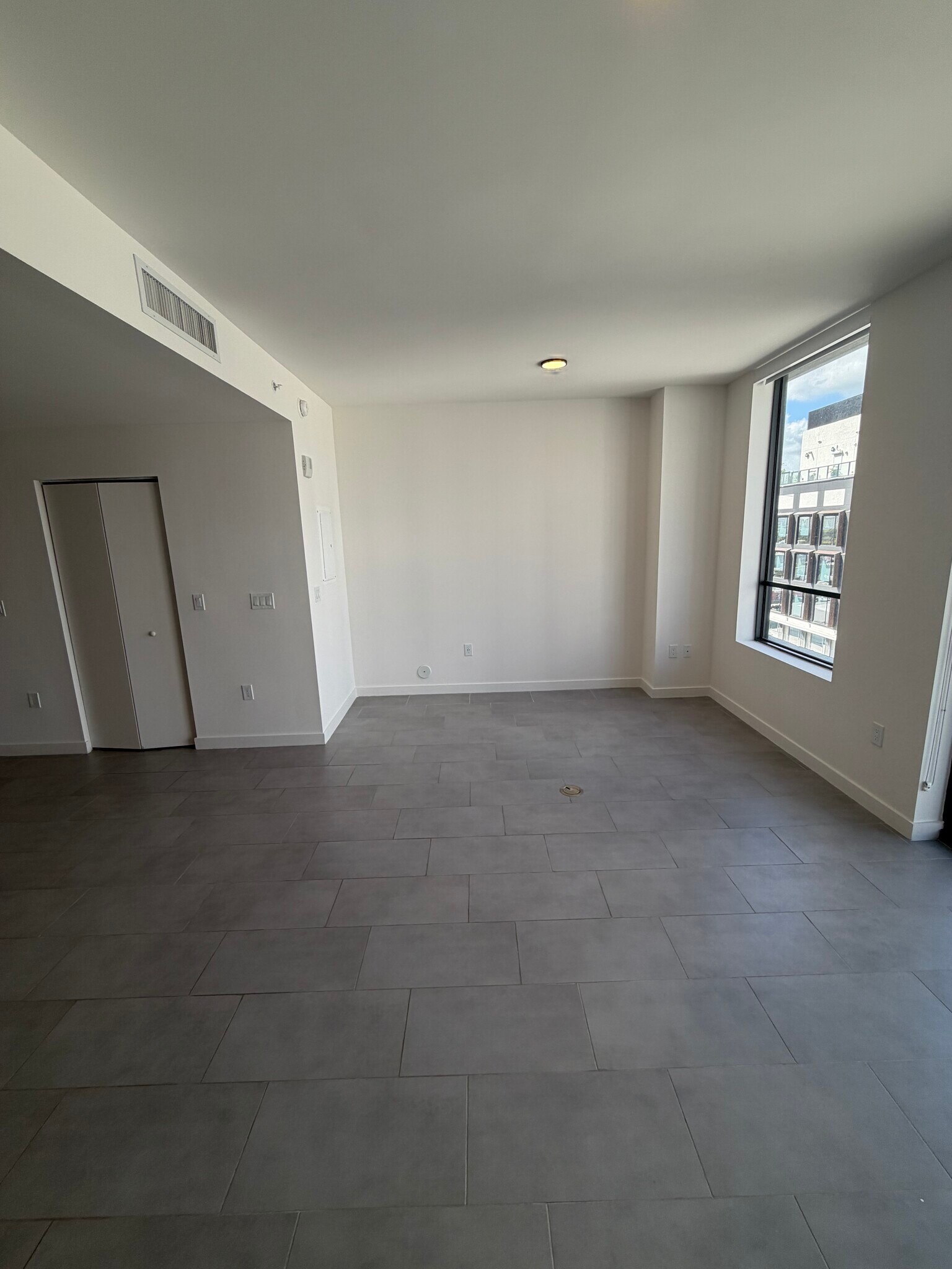 Building Photo - 132 NE 22nd St