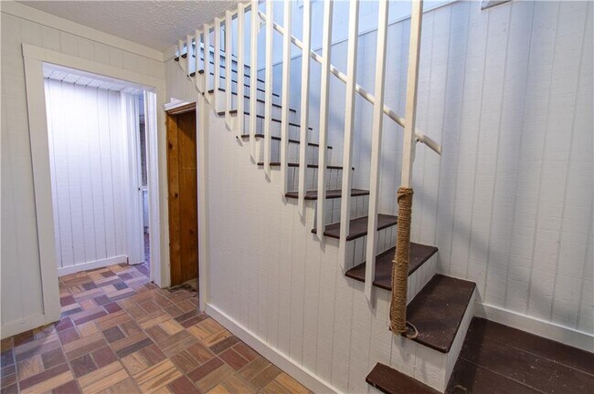 Building Photo - 250 Nottingham Wy