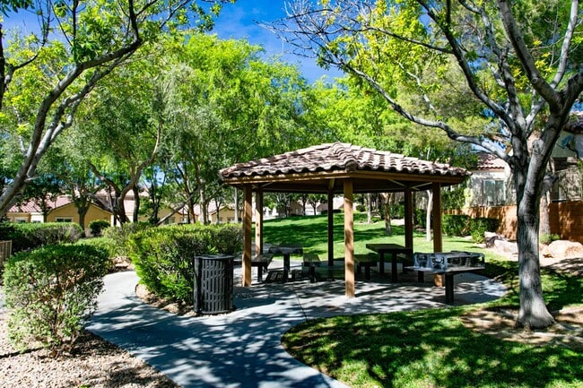 Building Photo - Well Kept Summerlin 3 Bedroom Home
