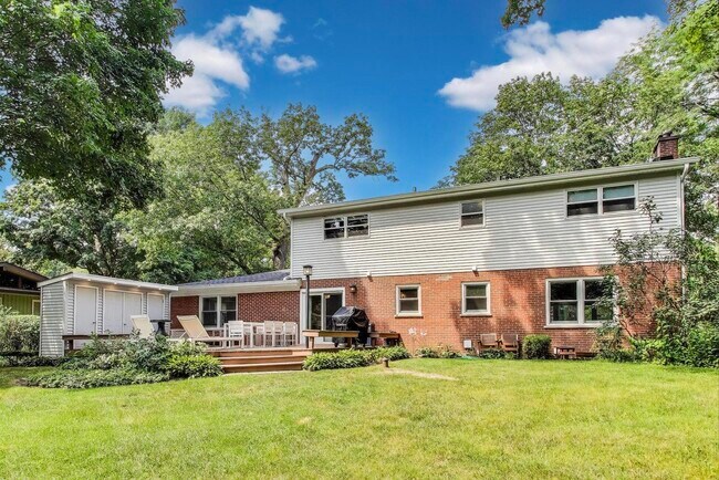 Building Photo - 317 E Forest Ln