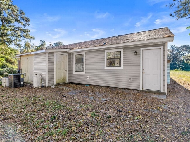 Building Photo - Townhome Beauty!