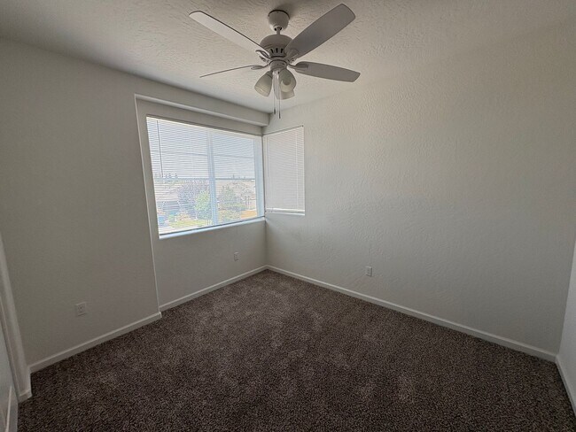 Building Photo - Two-story home in NW Visalia home Availabl...