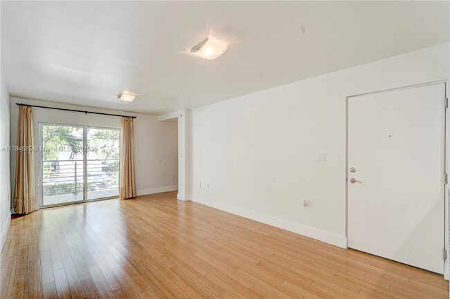 Building Photo - 7541 SW 61st Ave