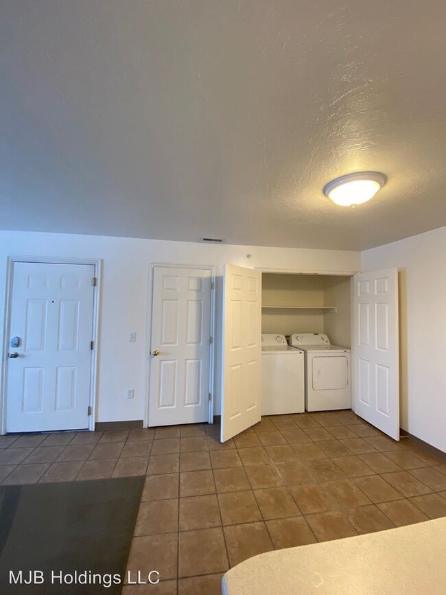 Building Photo - 1693 N 400 W