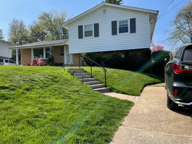 Building Photo - 11320 Gainsborough Rd