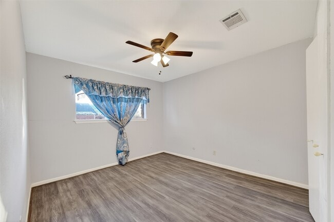 Building Photo - 10706 Sagebluff Dr