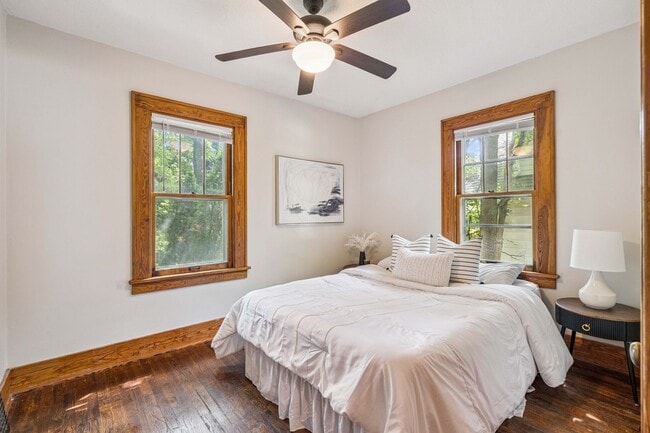 Building Photo - Cute 4 Bedroom 2 Bath Bungalow with a fenc...