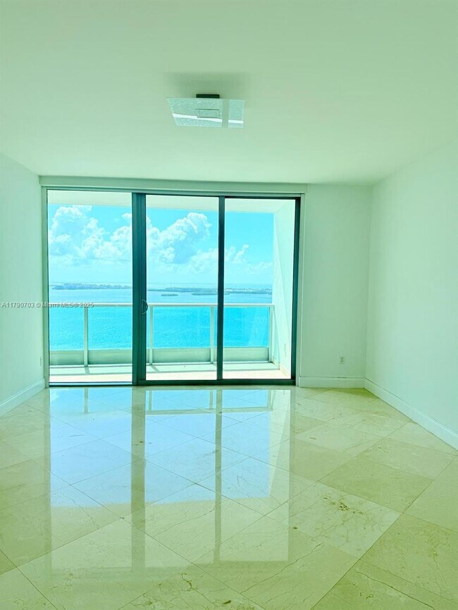 Building Photo - 1331 Brickell Bay Dr