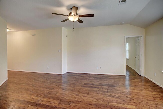 Building Photo - 208 Wildcat Dr