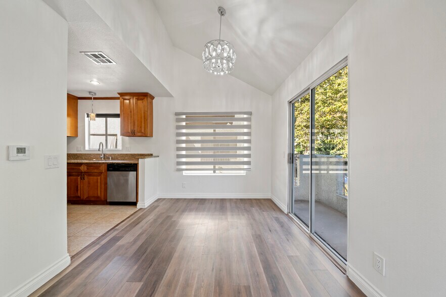 Building Photo - 12411 Osborne St