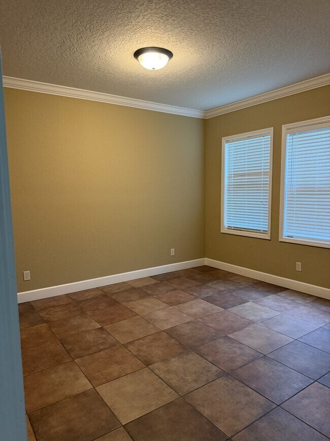 Building Photo - Single Family Home