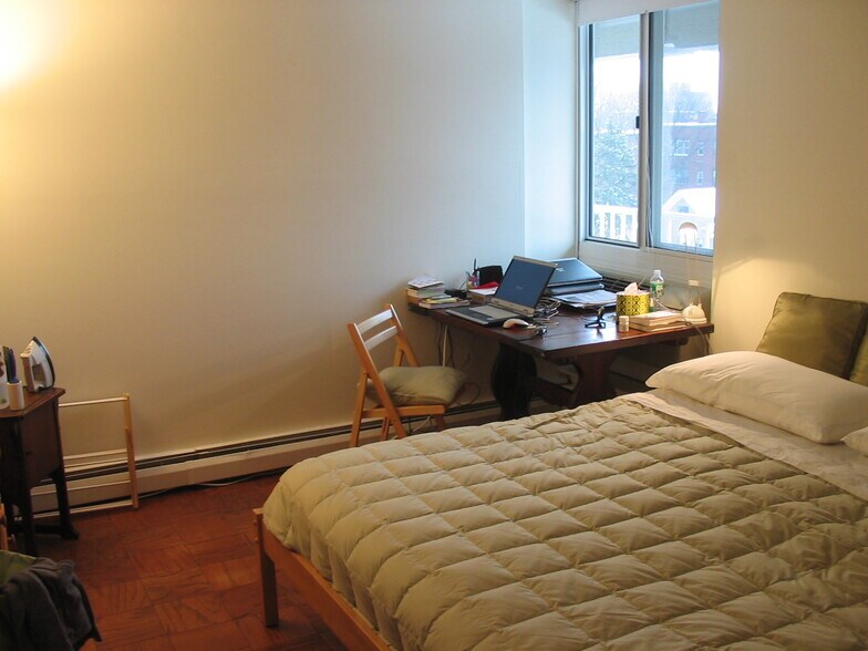 Building Photo - 35 Trowbridge St