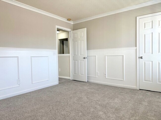 Building Photo - SPACIOUS 4 BEDROOM HOME IN PARK WEST - CHAPIN