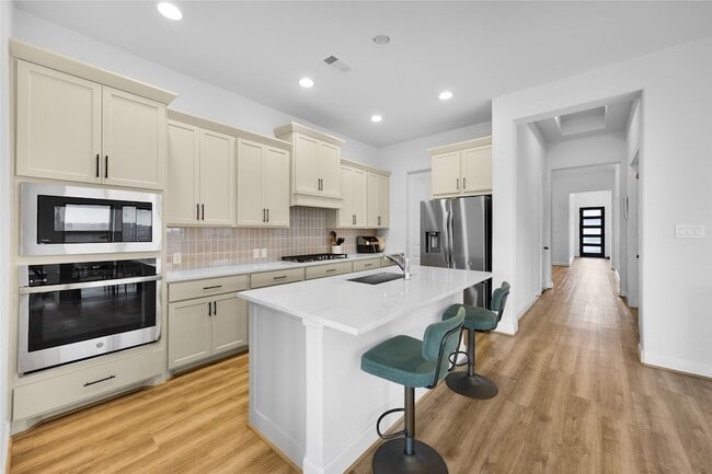 Building Photo - 31243 Riley Hts Dr