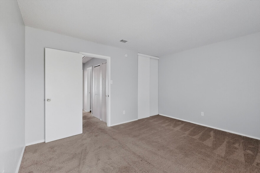 Building Photo - 9467 Olde Towne Row
