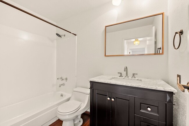 Building Photo - Top-Floor Condo with Panoramic Lake Easter Views, Vaulted Ceilings & Modern Updates!