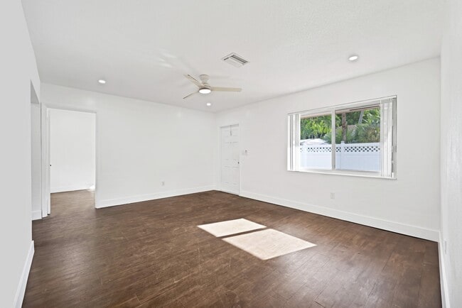 Building Photo - 238 SW 7th St