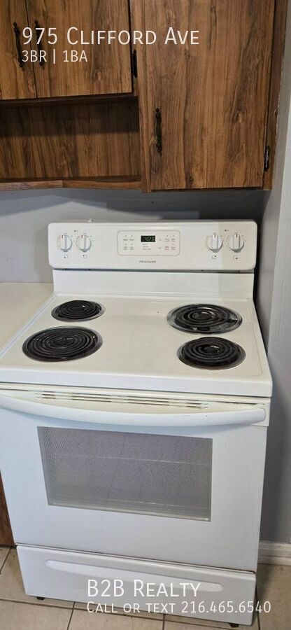 Building Photo - 975 Clifford Ave