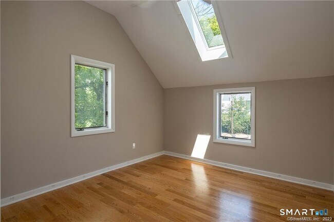 Building Photo - 6 Leeway Dr