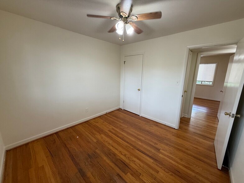 Building Photo - 425 S Church St