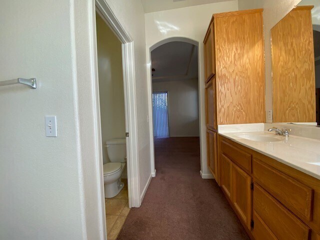 Building Photo - Charming 5 bedroom 2.5 bathroom home located in Natomas!