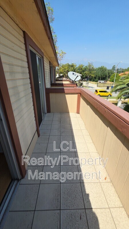 Building Photo - 1452 E 5th St